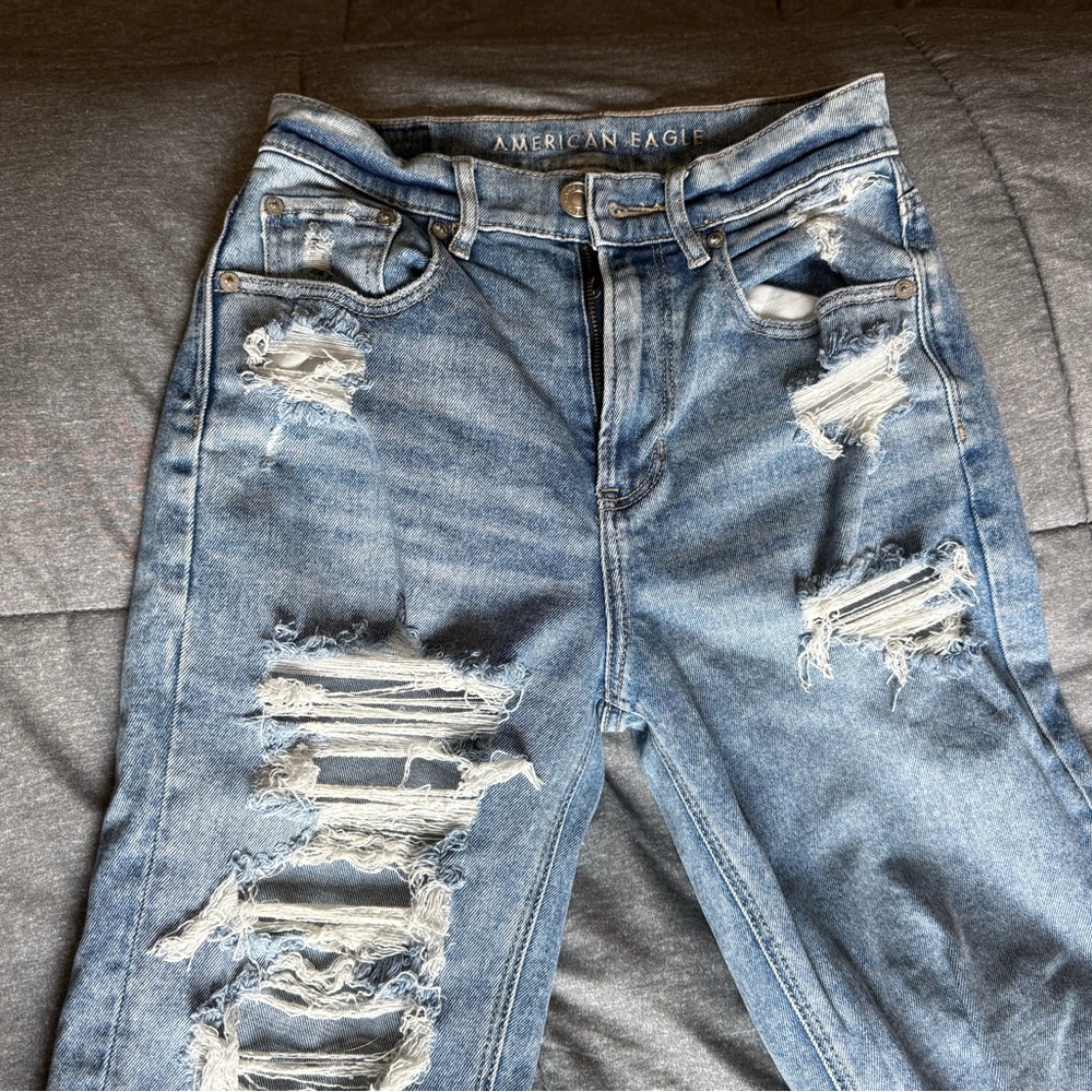 American Eagle Outfitters Women's Light Blue Distressed Boyfriend Jeans